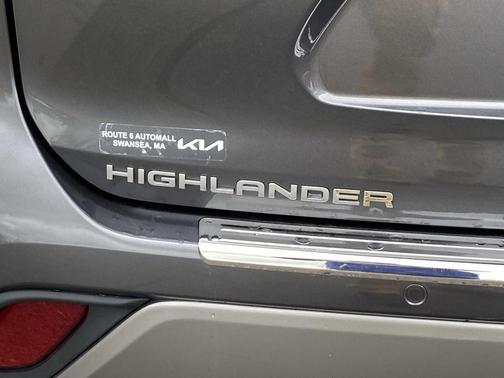 Magnetic Gray Metallic 2024 Toyota Highlander Platinum