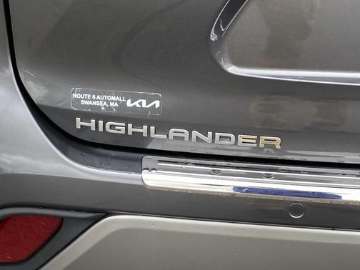 Magnetic Gray Metallic 2024 Toyota Highlander Platinum