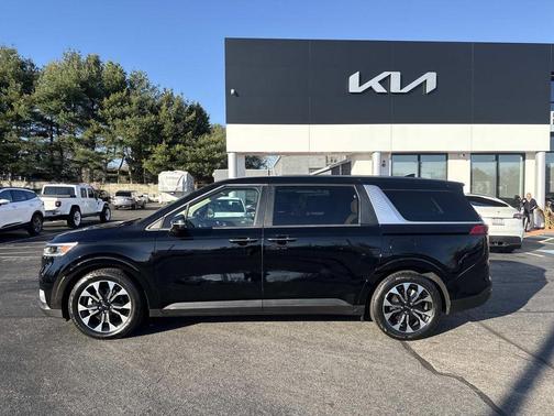 2023 Kia Carnival EX