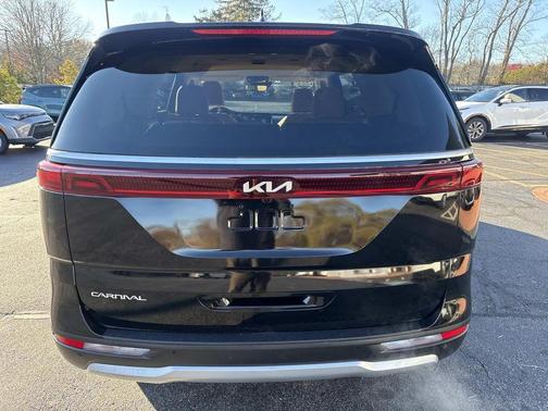2023 Kia Carnival EX