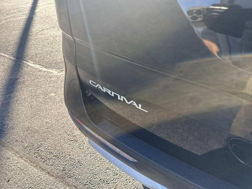 2023 Kia Carnival EX