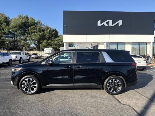 2023 Kia Carnival EX