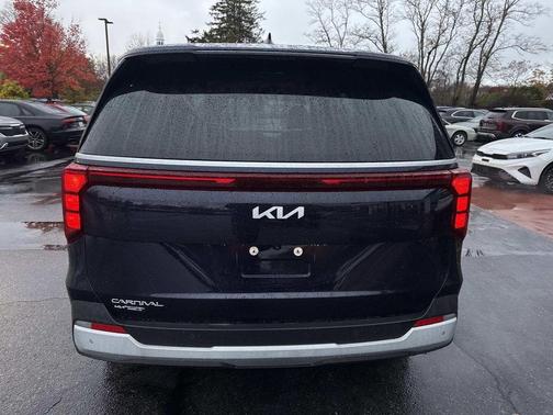 2025 Kia Carnival LXS