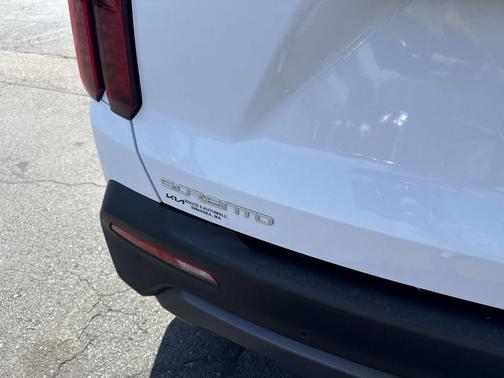 Glacial White Pearl 2023 Kia Sorento X-Line S