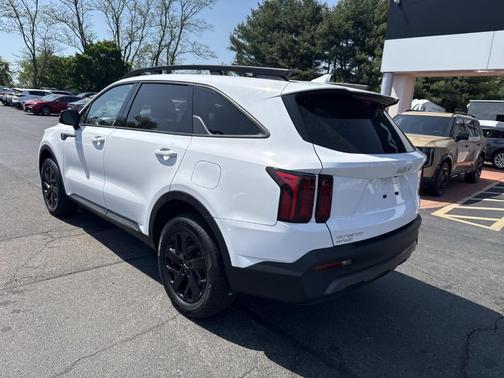 Glacial White Pearl 2023 Kia Sorento X-Line S