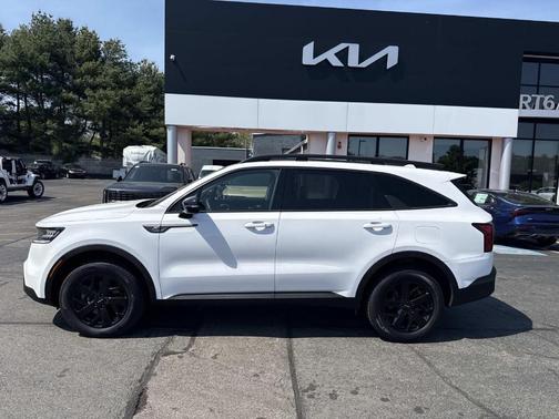 Glacial White Pearl 2023 Kia Sorento X-Line S
