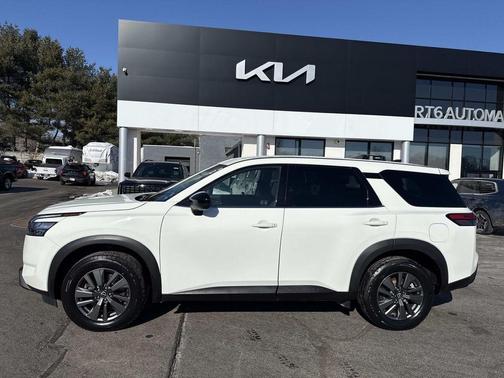 2024 Nissan Pathfinder S