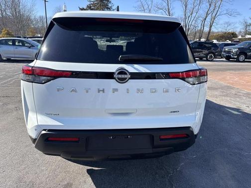 2024 Nissan Pathfinder S