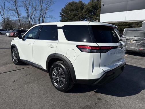 2024 Nissan Pathfinder S