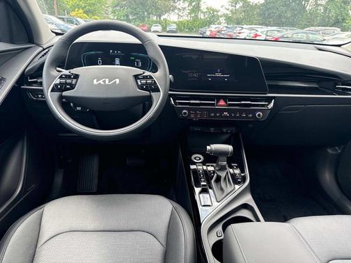 2025 Kia Niro SX
