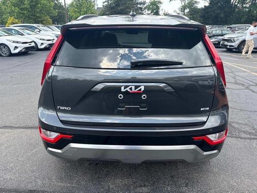 2025 Kia Niro SX