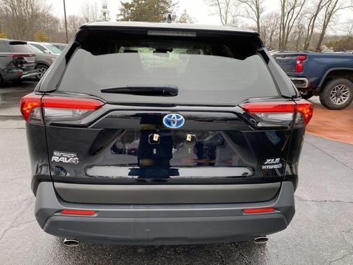 2024 Toyota RAV4 Hybrid XLE
