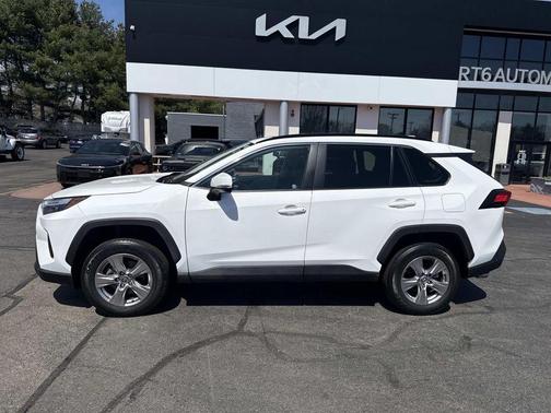 Ice 2023 Toyota RAV4 XLE