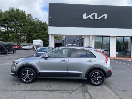 Steel Gray 2024 Kia Niro LX