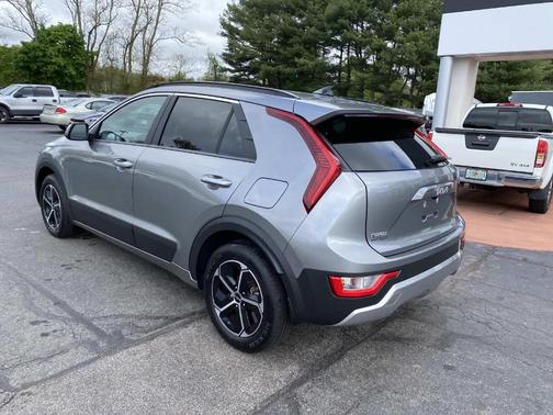 Steel Gray 2024 Kia Niro LX