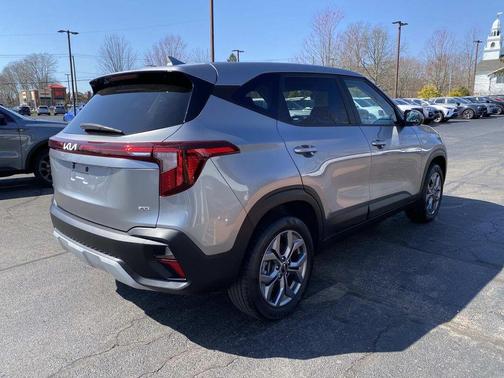 Steel Gray 2024 Kia Seltos LX