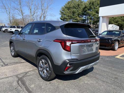 Steel Gray 2024 Kia Seltos LX