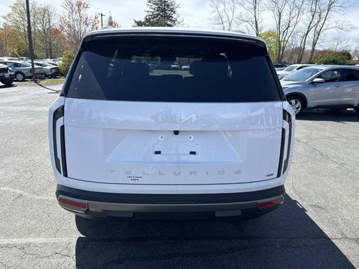 Glacial White Pearl 2027 Kia Telluride S