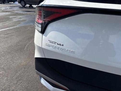 2024 Kia Sportage Hybrid LX