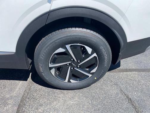 2024 Kia Sportage Hybrid LX