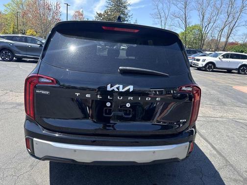 Ebony Black 2024 Kia Telluride LX