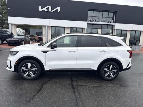 Glacial White Pearl 2022 Kia Sorento S