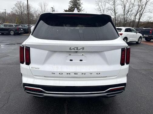 Glacial White Pearl 2022 Kia Sorento S