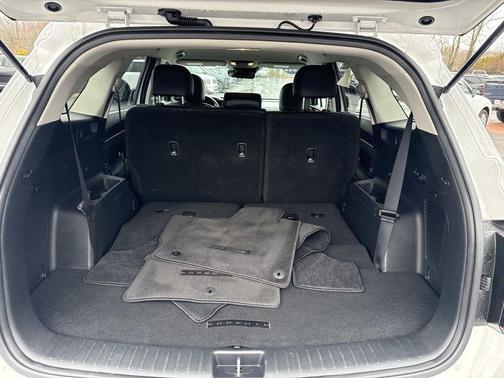 Glacial White Pearl 2022 Kia Sorento S