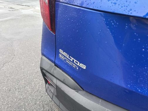 Neptune Blue 2024 Kia Seltos LX