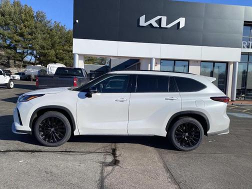 2024 Toyota Highlander XSE