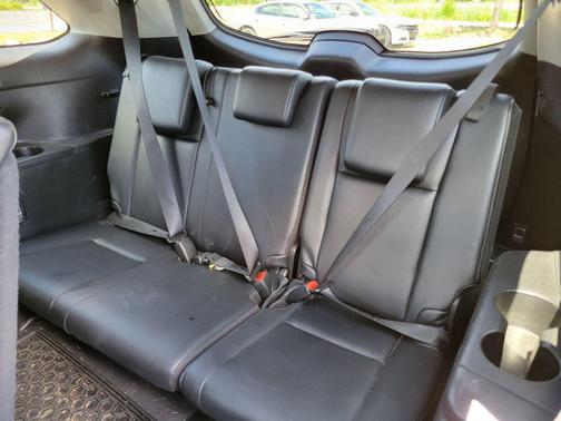 Midnight Black Metallic 2019 Toyota Highlander XLE