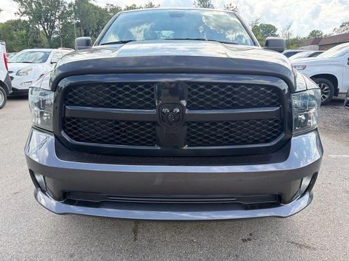 Diamond Black Crystal Pearlcoat 2021 RAM 1500 Classic Express