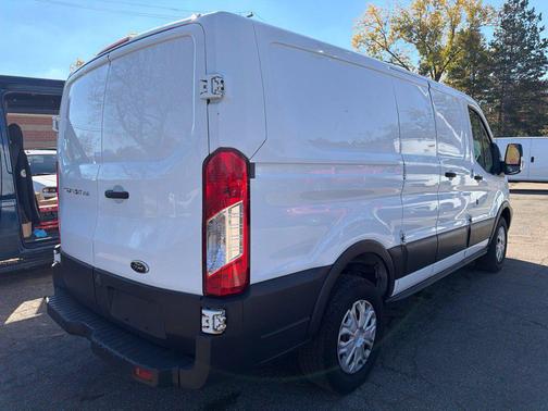 Oxford White 2017 Ford Transit-250 Base