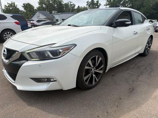 Pearl White 2017 Nissan Maxima 3.5 Platinum
