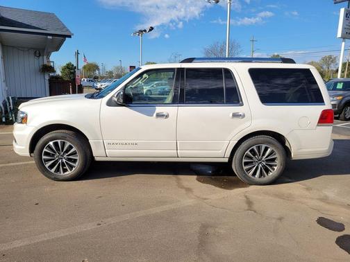 White Platinum Clearcoat Metallic 2016 Lincoln Navigator Select