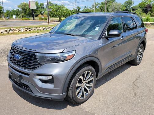 Carbonized Gray Metallic 2022 Ford Explorer ST-Line