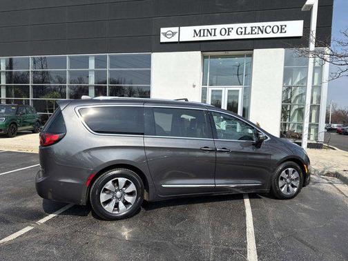 Granite Crystal Metallic Clearcoat 2018 Chrysler Pacifica Hybrid Limited