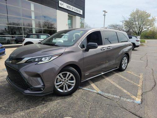 2021 Toyota Sienna XSE 7 Passenger