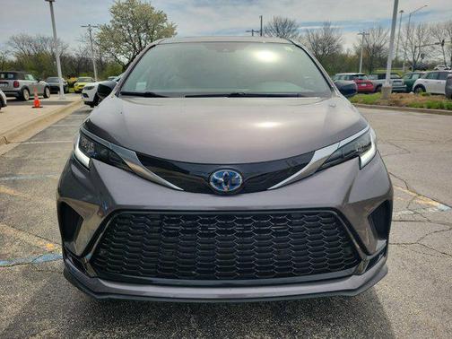 2021 Toyota Sienna XSE 7 Passenger