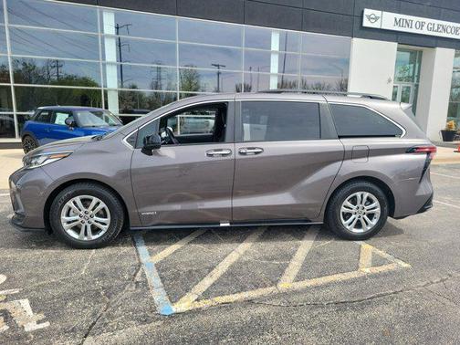 2021 Toyota Sienna XSE 7 Passenger