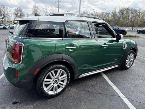 British Racing Green 2022 MINI SE Countryman Cooper