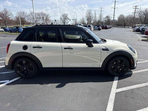 Pepper White 2023 MINI Hardtop Cooper S