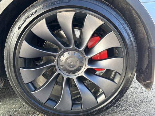 2024 Tesla Model Y Performance Dual Motor All-Wheel Drive