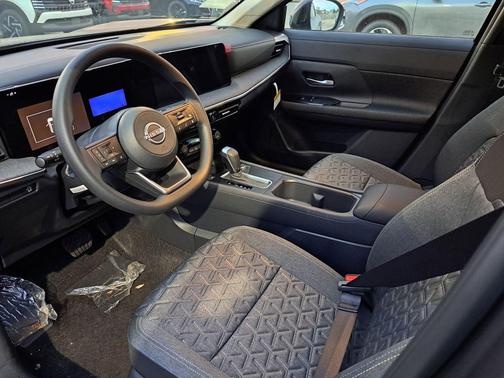 2t Gun Red Roof 2026 Nissan Kicks SV