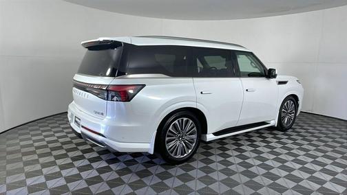 2025 INFINITI QX80 Luxe