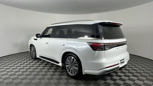 2025 INFINITI QX80 Luxe