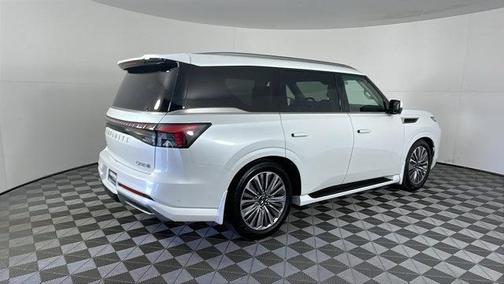 2025 INFINITI QX80 Luxe