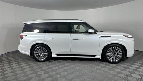 2025 INFINITI QX80 Luxe