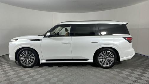 2025 INFINITI QX80 Luxe