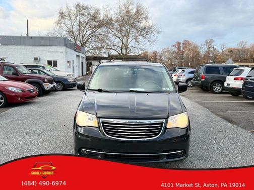 2012 Chrysler Town & Country Touring